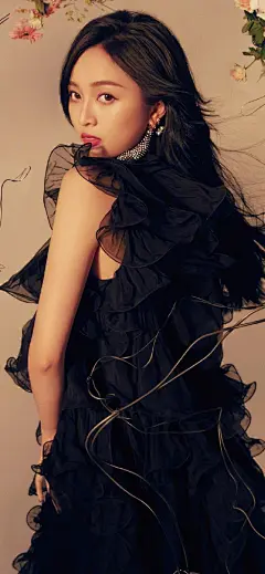 #明星壁纸# 吴宣仪气质时尚写真壁纸 ​​​​