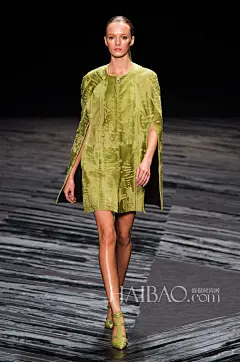 令人屏息的摩登色感与高雅廓形！J.Mendel 2015春夏女装秀，海报时尚网带你亲临2015春夏纽约时装周_第4页_J.Mendel