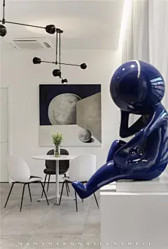“聪明绝顶”的小蓝人。