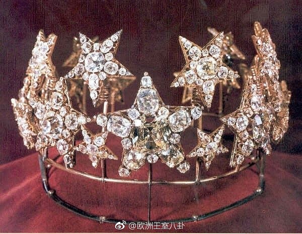 #珠宝# 葡萄牙王室的星星套装，包括王冠...