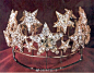 #珠宝# 葡萄牙王室的星星套装，包括王冠和项链，有玛利亚-皮娅王后委托Estêvãode Sousa制作，材料有金、银、钻石和珐琅，星星都可以拆卸组装，据说走起来还会一晃一晃真闪闪发亮。这两件是葡萄牙的Crown Jewels之一，共和时来不及带走被充公了。由于其他珠宝02年一度被盗，现在都不敢拿出来展出了 ​​​​