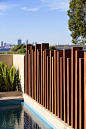 Moderna Renovación de una Casa Junto al Río : Casa Junto al Río Sentada con orgullo en la cuadra junto al río, nadie diría que esta impresionante casa moderna es una renovación, no una n...