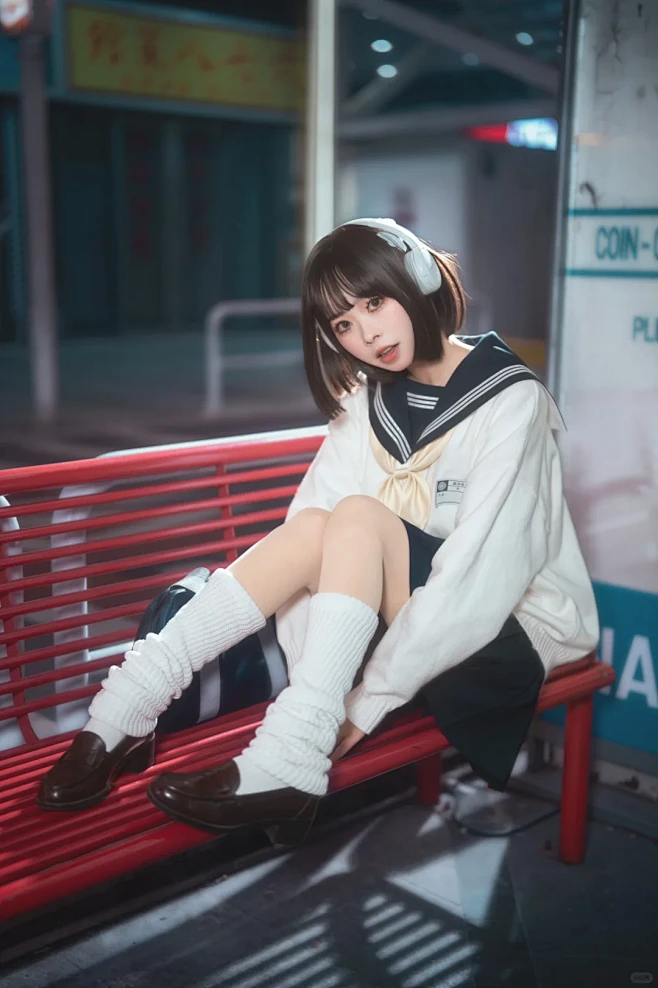 【实用版】室外夜景JK制服拍照姿势大公开！ - 小红书-花瓣网