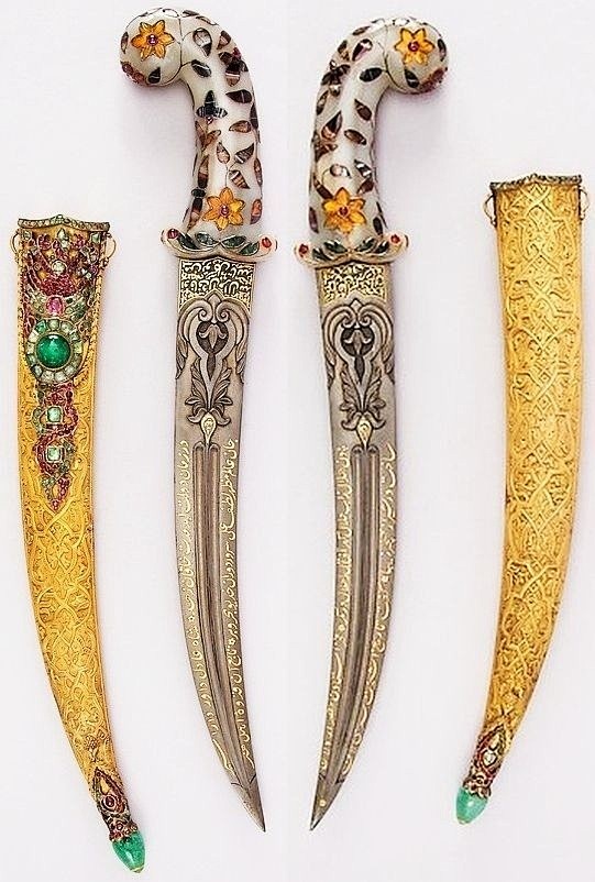 收藏于大都会博物馆的印度或波斯匕首，精致...