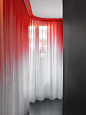 design decoration rideau rouge chambre hôtel design ... En bleu nuit pour un effet plus apaisant ?!