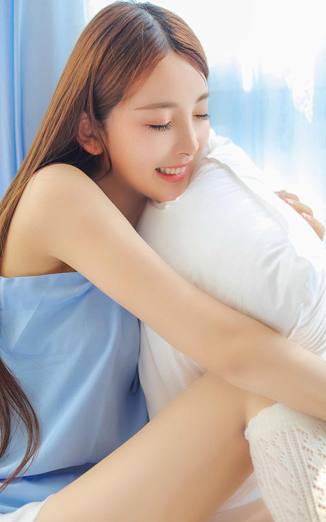 长腿美女高清手机壁纸图片