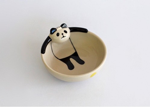 ”嘛嘛！有个熊猫在我碗里洗澡！”