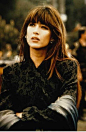 苏菲·玛索 Sophie Marceau　那是1980年，《初吻》是苏菲献给全世界一个甜美清纯的额前吻。兼有西方人的性感、东方人的神秘，她可以自如的游走于各类女性角色中。一下子是坚贞圣洁的王妃，一下子是野性纵情的女摄影师。谁也不关心她演的好不好，他们只要看到她，就足够了。代表作品：《初吻》 《狂野的爱》 《我的夜晚比你的白天更美》 《芳芳》 《豪情玫瑰》 《云上的日子》 《勇敢的心》 《浮世一生情》 《心火》 《忠贞》 《卢浮魅影》 《逃之夭夭》 
