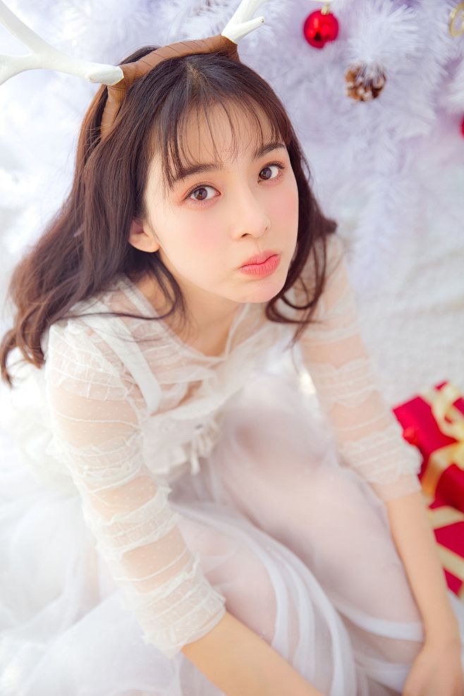赵韩樱子甜美写真曝光演绎俏皮梦幻圣诞节网易娱乐