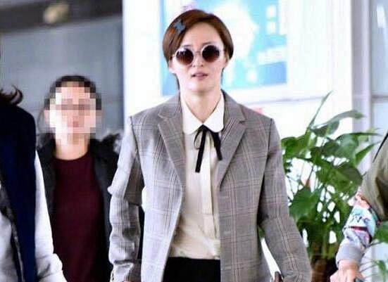 蒋勤勤撞脸孙俪又撞尹正 网友调侃一天一个...