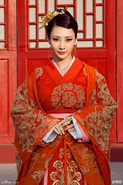 《古物影语》采集到影视角度:古装新娘