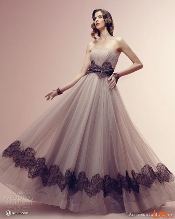 著名婚纱设计师 Alessandra R...