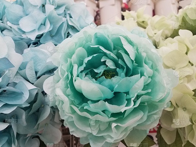蓝色的人造花