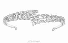 Fiyuta采集到现代首饰设计