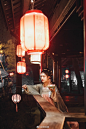 看花人，瘦骨相似。

摄影后期 | 流云蕊
汉服摄影 | 古风写真