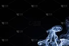 黑色背景上的烟雾