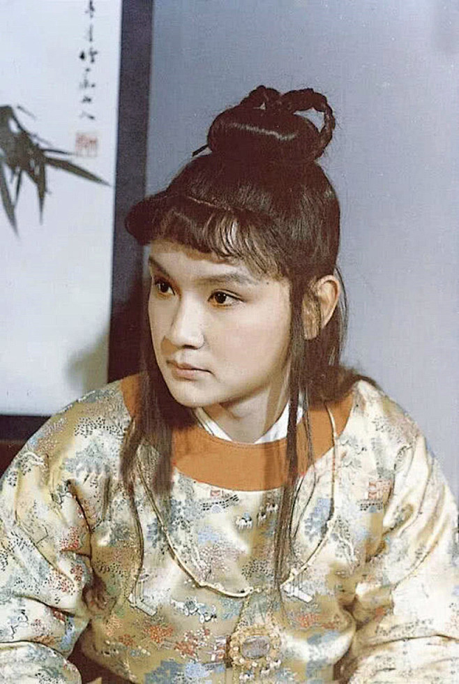 红楼梦中欧阳奋强饰演贾宝玉