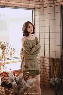 #模特壁纸#milkcocoa官方御用冷高模特尹善英。 | 【韩小妮·韩国购全面征集微信代理】所有miklcocoa家的衣服都可以代购到哦！详情戳这里：O韩小妮的美丽世界