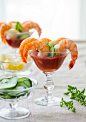 Sriracha Shrimp Cocktail Recipe | WhiteOnRiceCouple.com
暹罗虾鸡尾酒