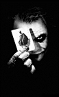 蝙蝠侠：黑暗骑士崛起今日大陆正式上映，纪念永远的小丑，希斯·莱杰Heath Ledger  http://t.cn/zWmeXqD