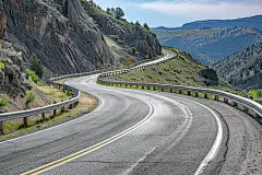 山边道路马路道路沥青路摄影图片