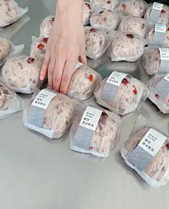 一馒头面包店A Mantou studio 台湾 字体设计 包装设计 插图设计 logo设计 vi设计 空间设计