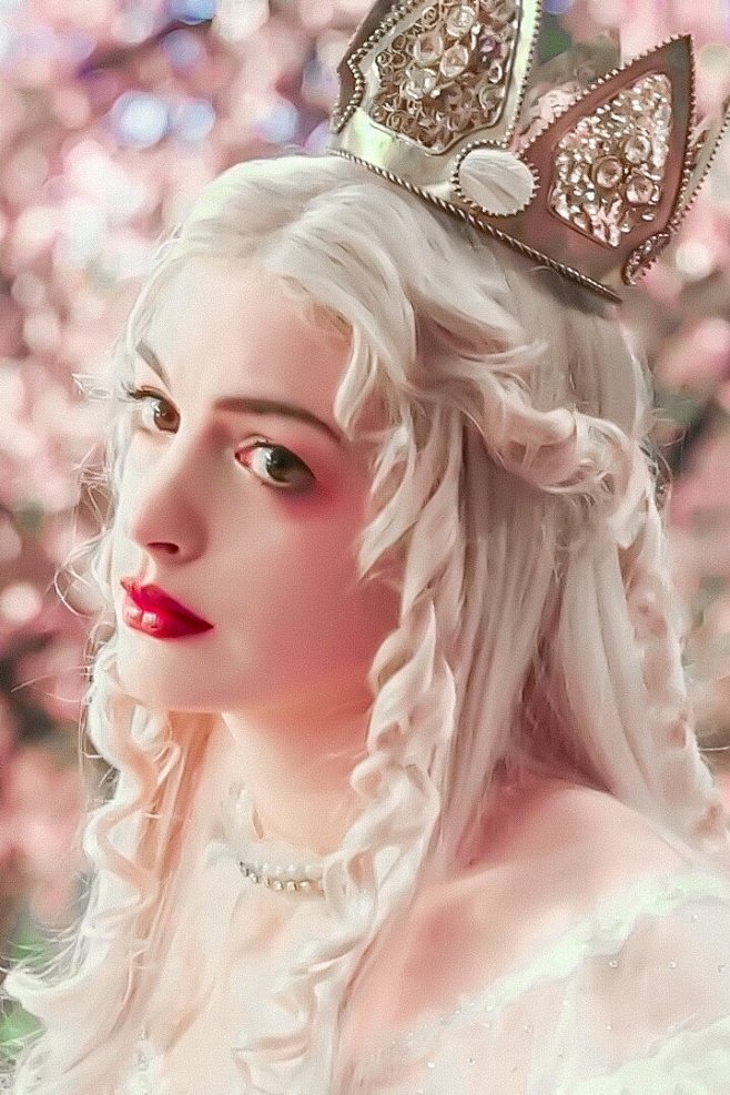 爱丽丝梦游仙境
安妮海瑟薇
白皇后