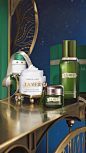 Treat the gentlemen you adore to our collection of curated delights, just for them:
• Crème de la Mer: helps heal dryness and energizes repair to unlock a world of rejuvenation
• Treatment Lotion: silky hydrator energizes and preps skin
• The Eye Concentr