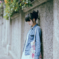 彼岸花开的妖艳、此岸人活的苍白。路，走过才知长短；人生，经历过才懂悲喜。底气有多足，没有人比你自己更清楚。去走自己的路，输要输得清清楚楚，赢要赢得理所当然。
