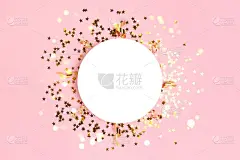 圆纸卡模型与框架制成的金色星星五彩纸屑。