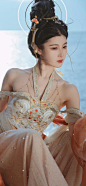 “我曾踏月而来，只因你在山中”
采集@别致的七
cr：摄影师骨头大佬 
