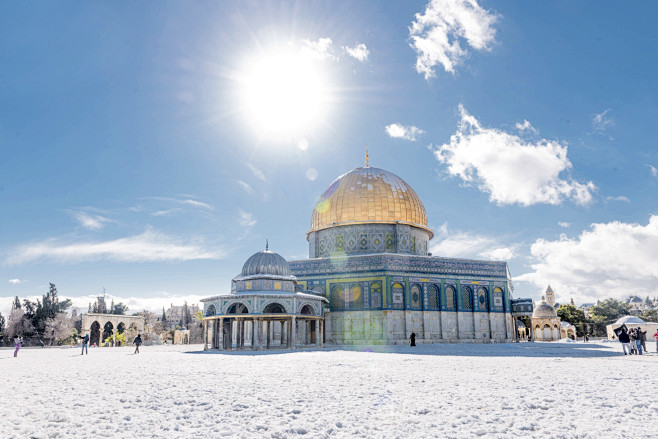 Al-Aqsa Mosque by Hu...