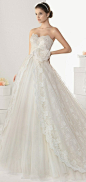 西班牙婚纱品牌Rosa Clará 2014新款婚纱礼服，婚纱设计风格依旧优雅、低调，打造淑女风范的唯美新娘