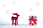 礼物,盒子,传统文化,包装纸,圣诞礼物_gic7343500_Wrapped Christmas Presents With Reindeer Christmas Ornament_创意图片_Getty Images China