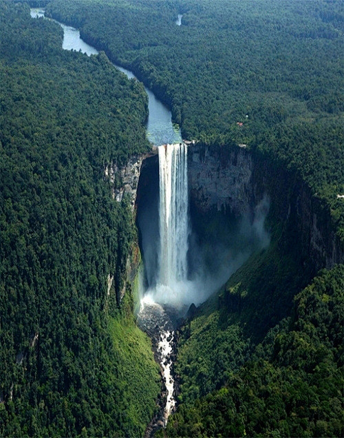 世界最大单级落差瀑布:南美圭亚那凯丘大瀑...