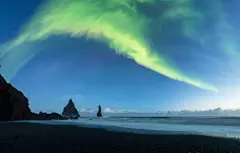 微软Windows10夜空北极光4k电脑壁纸