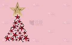 圣诞树由金色，红色星星颜色与绿色在粉红色的背景。在新年、圣诞节或特别的日子里，用最简单的彩色粉笔画插