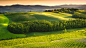 意大利的美丽绿色山丘景观封面大图
