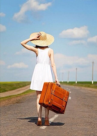 看着岁月远去的背影我知道许多事情都已无需在意做回自己爱吾所爱尽己