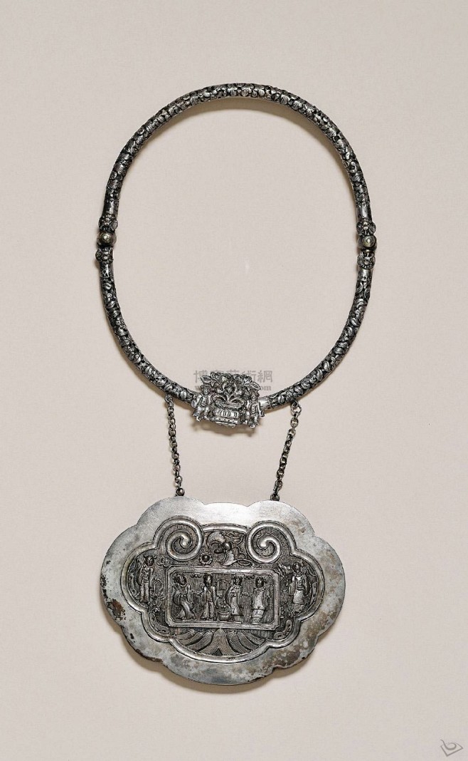 人物如意锁如意形锦地开光饰人物载歌载舞有蝠和善图案寓意寿山福海