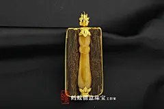 蚂蚁原创设计| 18K金镶嵌
黄翡翠&amp;沉香观音牌吊坠 

也许我爱的已不是你
而是对你付出的热情
就像一座神庙
即使荒芜
仍然是祭坛
一座雕像
即使坍塌
仍然是神