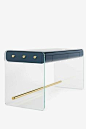 在1stdibs上出售-高雅现代的Bureau Marcello材料：光泽漆，玻璃，黄铜-天鹅绒和乌木抽屉，由Joris Poggioli设计，为青年版设计。