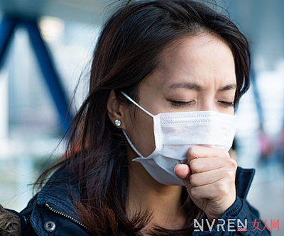 咳嗽感冒痛苦口罩户外嗓子