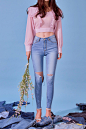 -5KG JEANS 牛仔裤  vol.108 : COMMENT     앞쪽에 빈티지한 컷팅으로 멋스러움을 더한 츄 메이드 스키니 팬츠      DETAIL     바디에 슬림하게 떨어지는 핏     앞쪽에 빈티지한 컷팅 디테일      FABRIC     굉장히 쫀쫀하고 신축성이 좋은 원단     적당히 얇은 두께로 착용감과 활동성이 우수한 아이