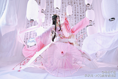 SLc3j3W5采集到女装海报
