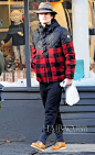 【图】奥兰多·布鲁姆 (Orlando Bloom) 身着蒙克莱 (Moncler) 2013秋冬系列羽绒夹克出街！
