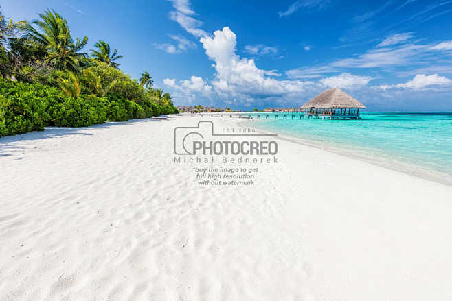 Wide sandy beach on ...