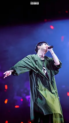#华晨宇# #2017华晨宇火星演唱会# 华晨宇17火星演唱会快要来了，易燃易爆炸的演唱16十佳现场之一。屏保尺寸，修图@小天er-yu  ，K智商二五零 (《王者荣耀》鲁班七号英雄主打歌)，@华晨宇yu ​​​​