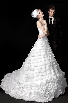 时尚潮流婚纱采集到婚纱