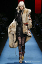 Fall 2016 RTW - Dsquared2 : 意大利品牌Dsquared22016秋冬系列-入型入格战士格调，迷彩图案，皮手套，蕾丝搭肩，蕾丝裤袜，毛皮，毛皮/蕾丝拼搭，流苏吊穗做耳环，腰带，鞋子装饰等。。上海添智微信公众号：Team
Wisdom（资料和图片来自网络）...